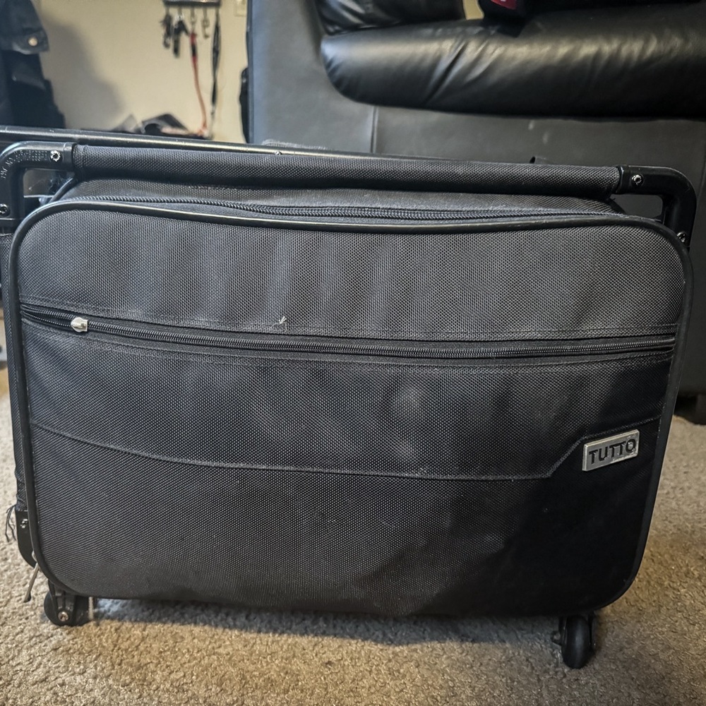 Tutto rolling camera bag.